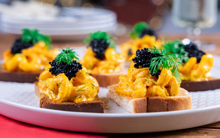 Snittar av Kavring och JätteFranska med saffransdoftande räkröra - Recept | Pågen